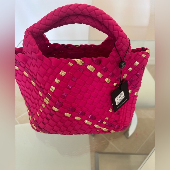 Stylish Hot Pink and Gold Woven Handbag With Gold - Picture 1 of 7
